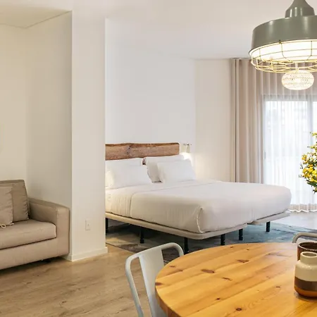 And The Sea Aparthotel