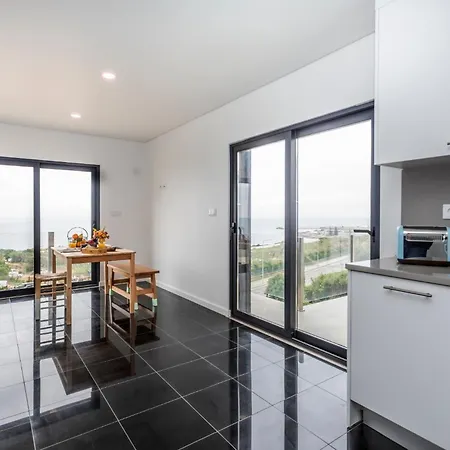 And The Sea מלון דירות