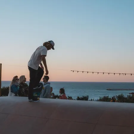 And The Sea מלון דירות אריסרייה