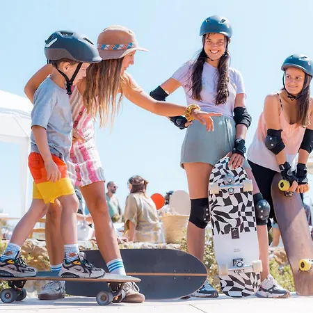 Hotel apartamentowy And The Sea