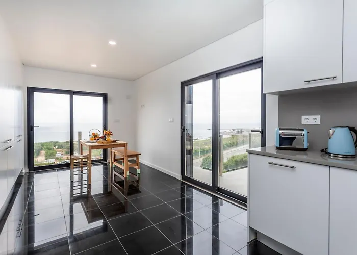 And The Sea アパートホテル