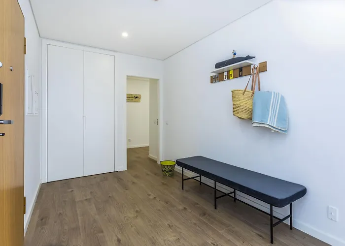 And The Sea アパートホテル