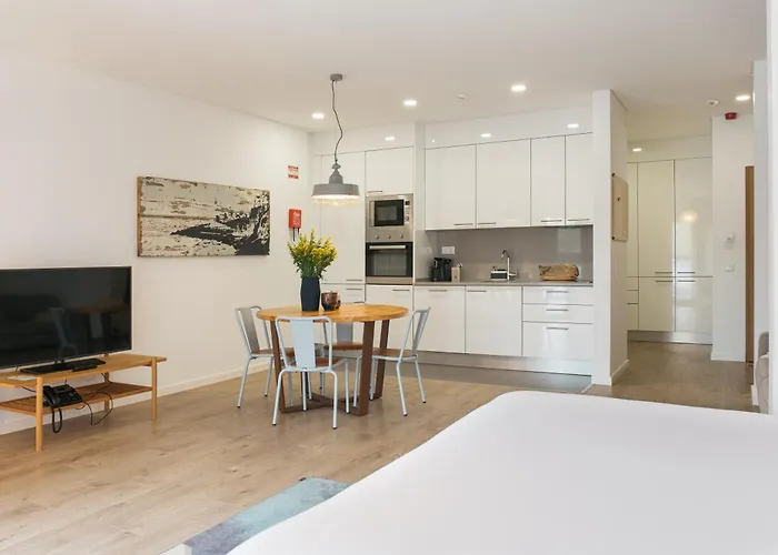 And The Sea アパートホテル エリセイラ